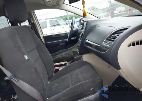 2016 Chrysler Town & Country Touring из США, поврежденный, VIN 2C4RC1BG4GR127235